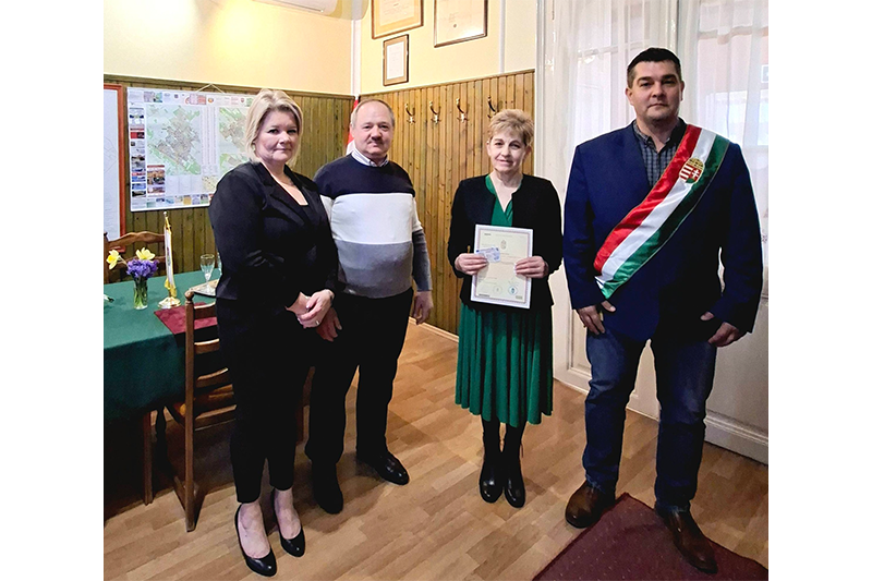 Üdvözlet és Gratuláció Ádám Rozáliának! 