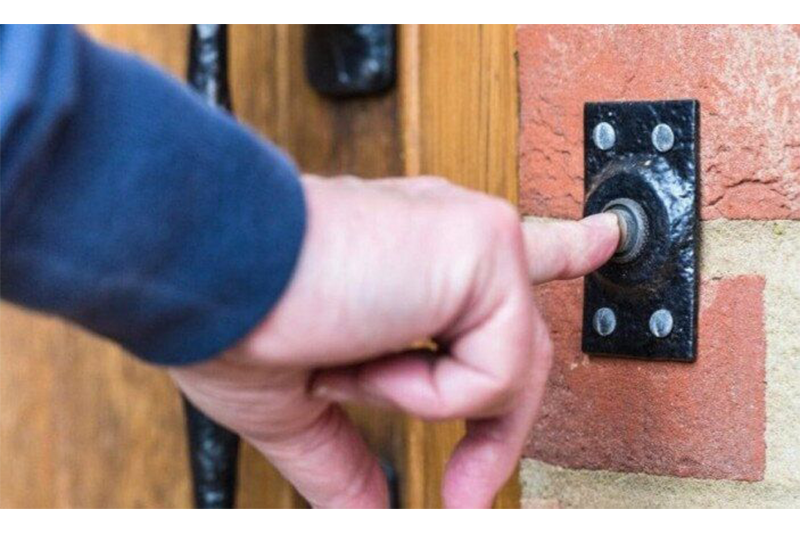 Figyelemfelhívás - Házalók Pilisen